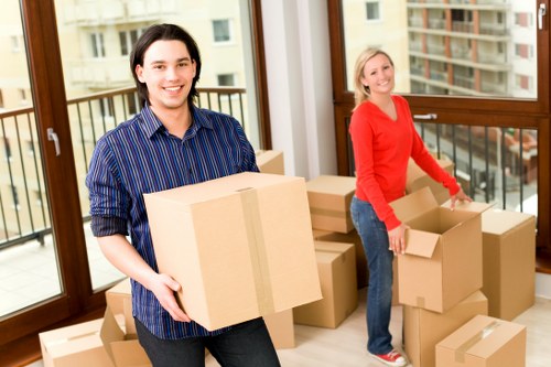 House moving service in Whitecity with transport vehicle